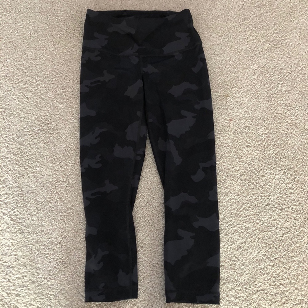 black camo yogalicious cropped leggings size s
